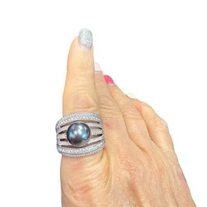 Avon Fiorella Silvertone Ring with Dark grey Pearl Accent size large vintage NIB